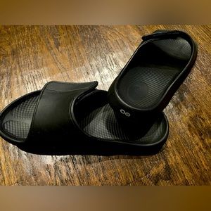 Oofos Velcro slip ons Men’s Size 13 EU 46